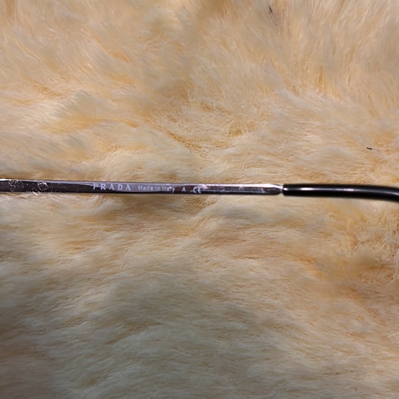 💯 Authentic Stylish Prada Sunglasses. Wore them about 3 times. - Picture 10 of 11